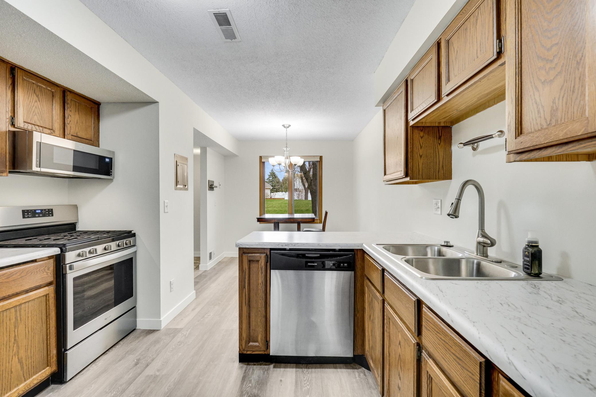 4677 Sorrel Point Eagan, MN 55122 - Photo 5 of 18