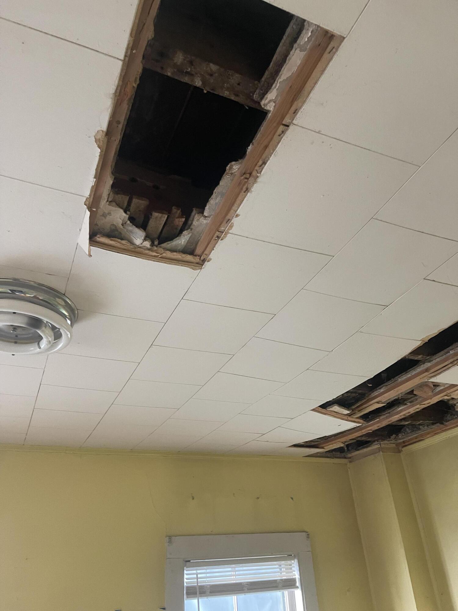 90 Oak Street, Unit R Lewiston, ME 04240 - Photo 19 of 28 IMG_3800