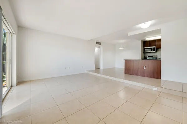 $2,900 | 8950 Southwest 69th Court, Unit 311, Pinecrest, FL 33156