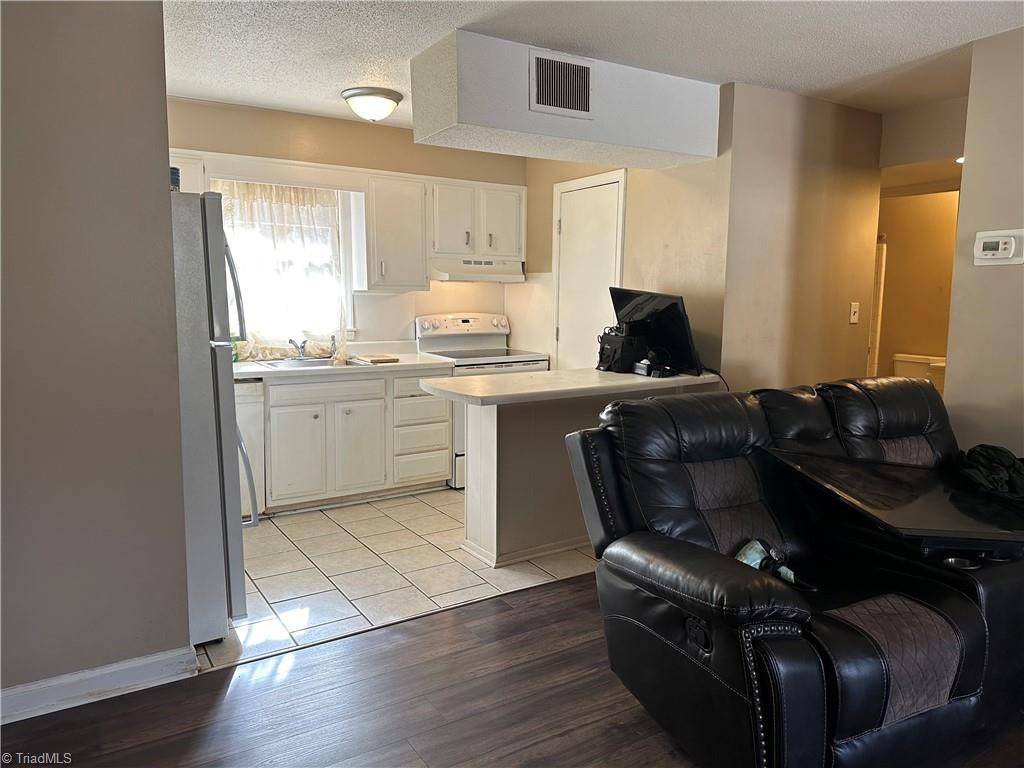 1103 Robinhood Road, Unit G High Point, NC 27262 - Photo 4 of 12 Gallery Image 4