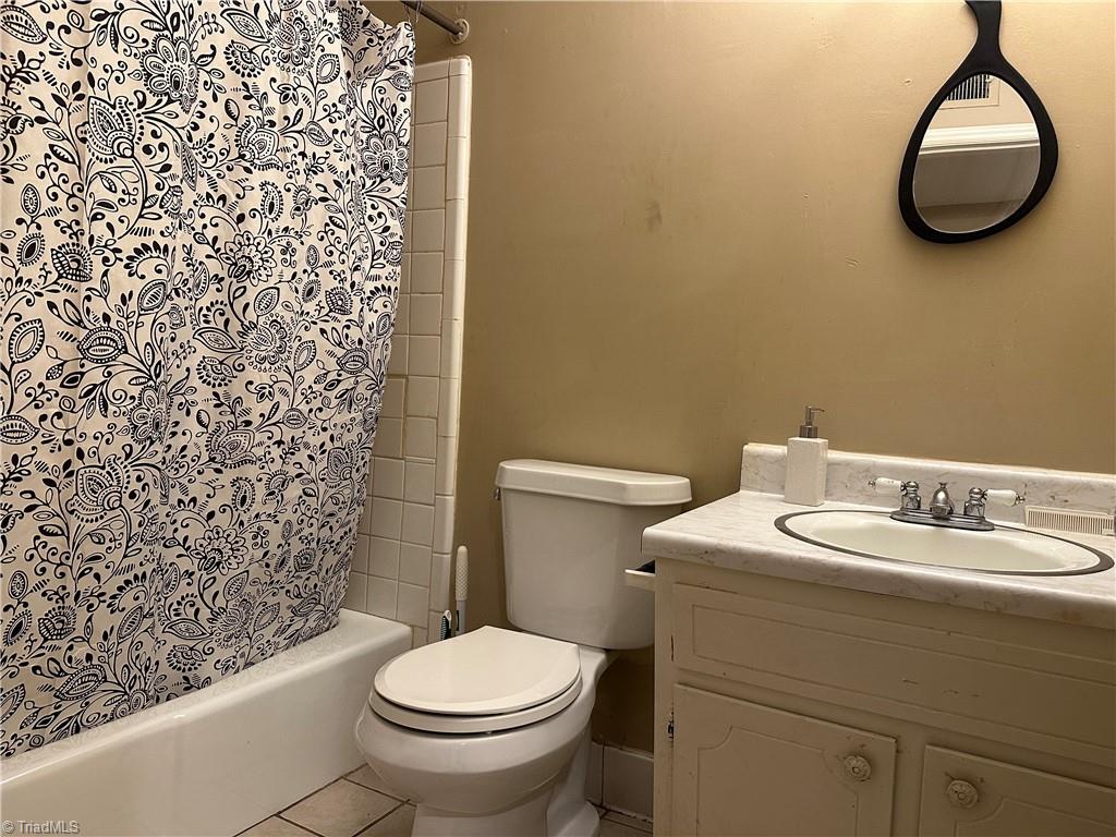 1103 Robinhood Road, Unit G High Point, NC 27262 - Photo 8 of 12 Gallery Image 8