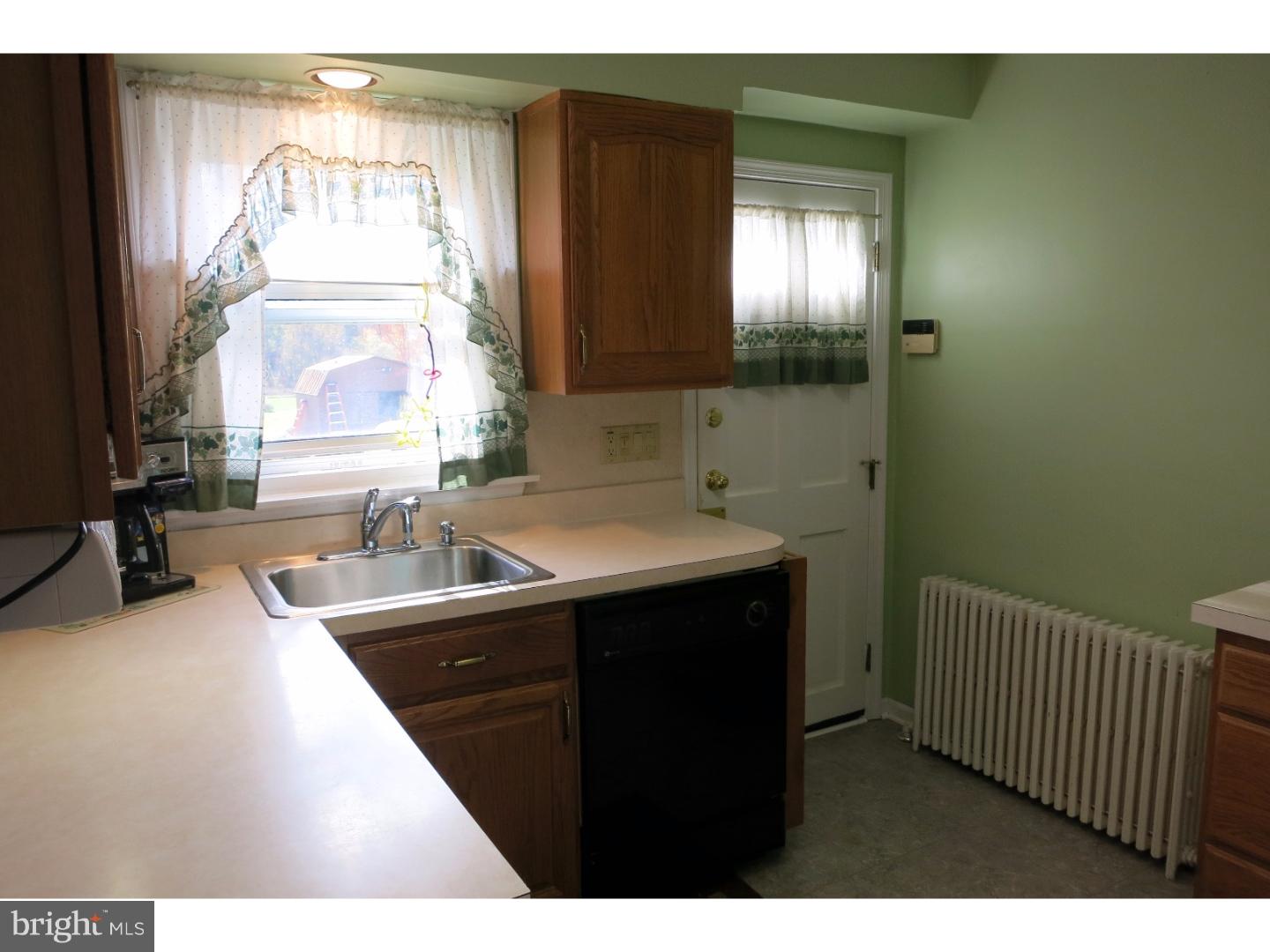 2860 Bristol Road Warrington, PA 18976 - Photo 11 of 25 Kitchen