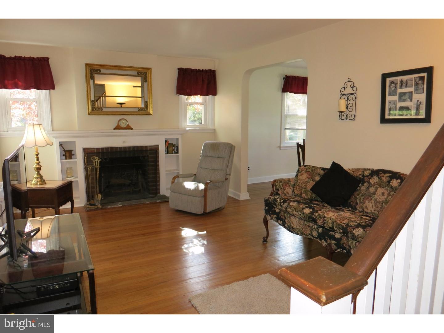 2860 Bristol Road Warrington, PA 18976 - Photo 3 of 25 Living Room