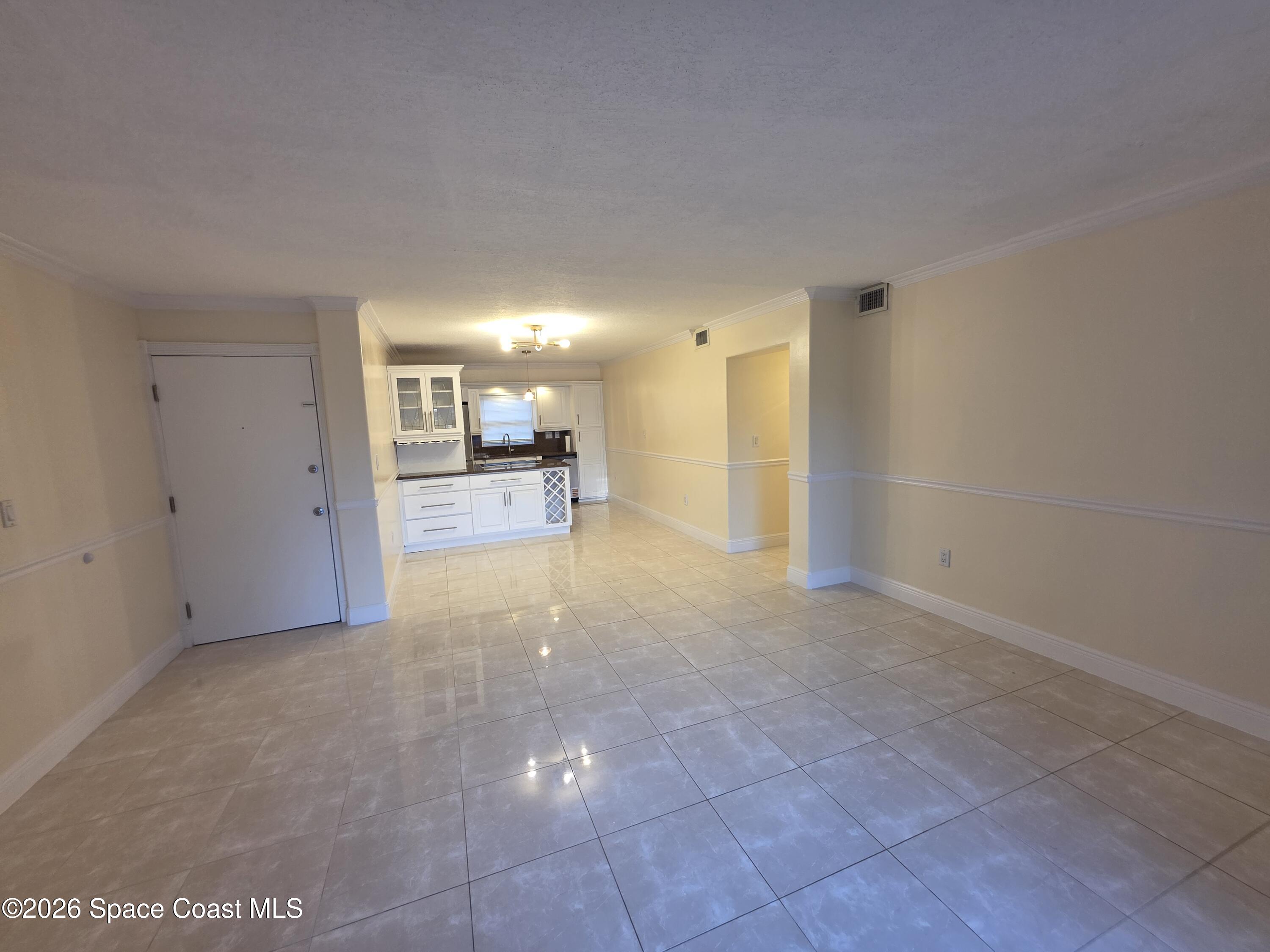189 Cambridge Lane Melbourne, FL 32935 - Photo 3 of 14 a view of a livingroom with a furniture