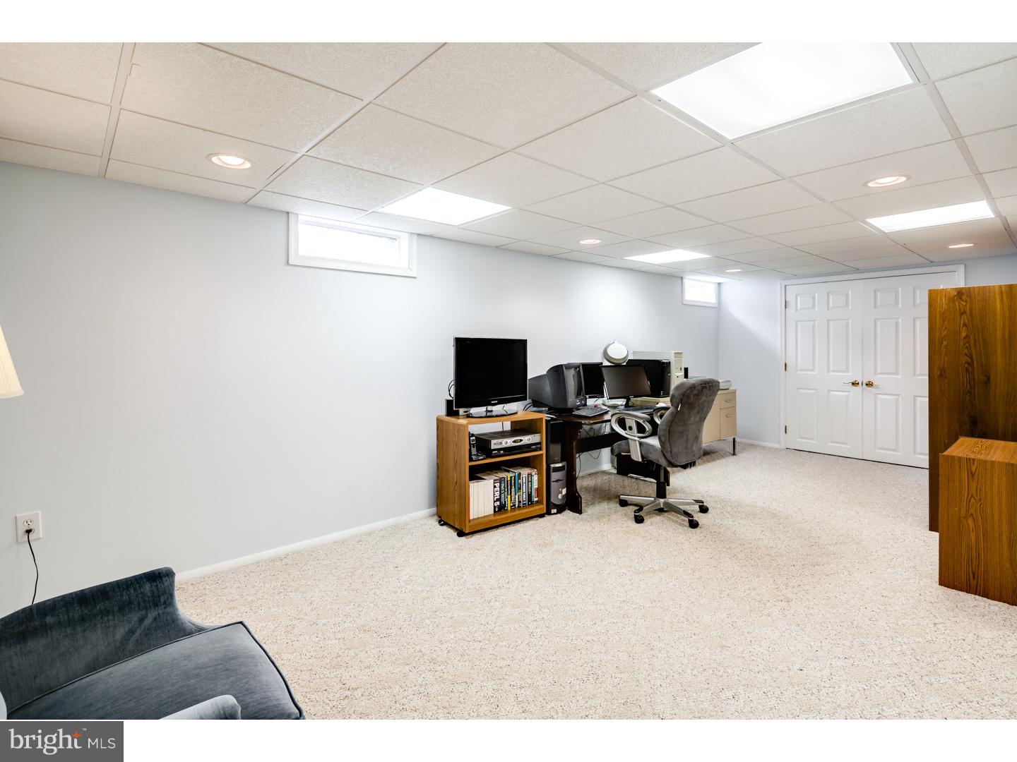 118 Fenwick Road Cherry Hill, NJ 08034 - Photo 21 of 24 a room with furniture and a projector