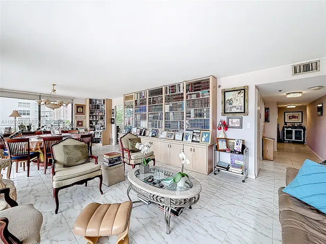 $750,000 | 210 174th Street, Unit 409, Sunny Isles Beach, FL 33160