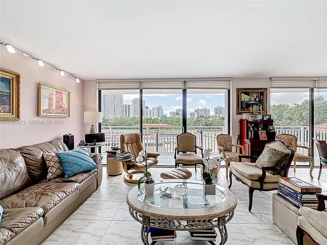 $750,000 | 210 174th Street, Unit 409, Sunny Isles Beach, FL 33160