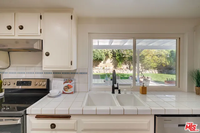 $999,900 | 2332 North Justin Avenue, Simi Valley, CA 93065