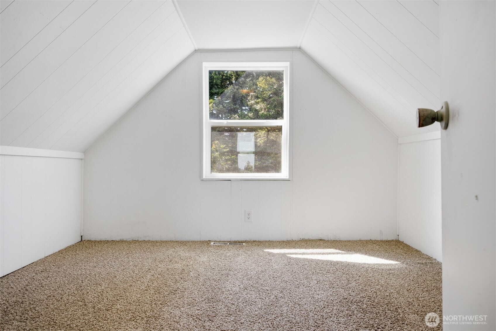 6791 Noon Road Everson, WA 98247 - Photo 23 of 38 an empty room with a window