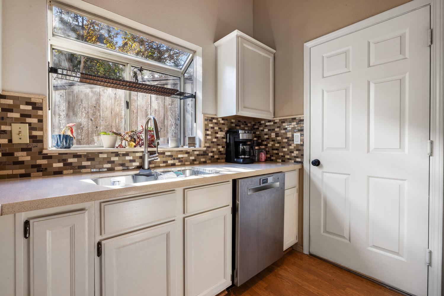 2812 Stone Terrace Modesto, CA 95355 - Photo 14 of 33 a bathroom with a sink and a mirror