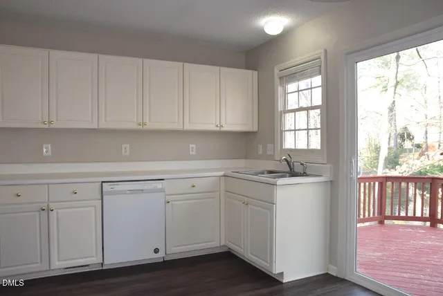 $1,950 | 105 Martins Point Place, Cary, NC 27519