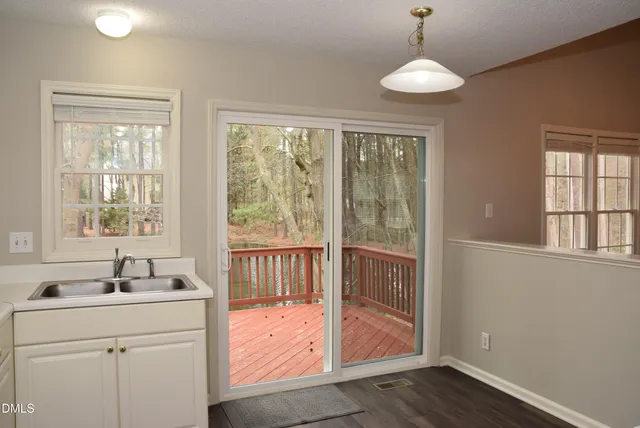 $1,950 | 105 Martins Point Place, Cary, NC 27519
