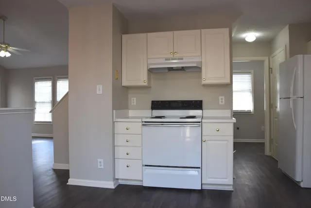 $1,950 | 105 Martins Point Place, Cary, NC 27519