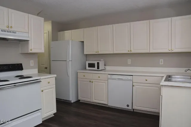 $1,950 | 105 Martins Point Place, Cary, NC 27519