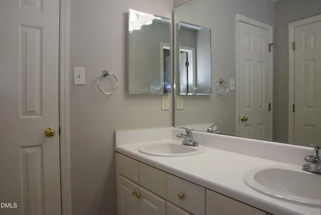 $1,950 | 105 Martins Point Place, Cary, NC 27519