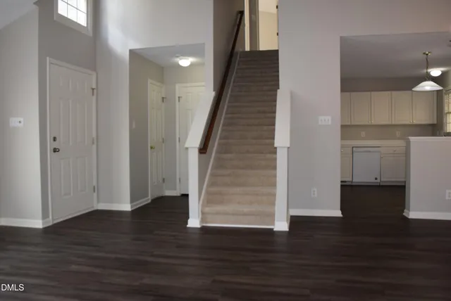 $1,950 | 105 Martins Point Place, Cary, NC 27519