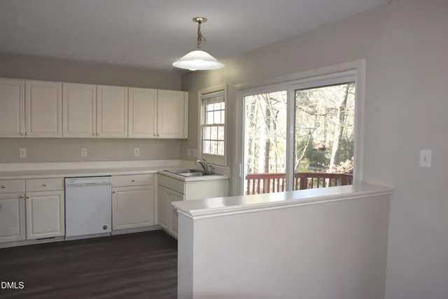 $1,950 | 105 Martins Point Place, Cary, NC 27519