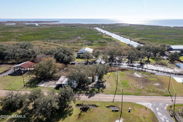 $324,900 | 3485 Hwy 319 Cypremort Point, Franklin, LA 70538