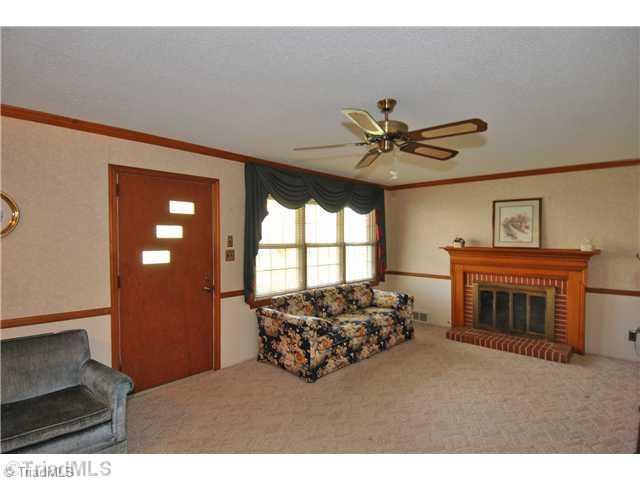 4430 Hampton Road Clemmons, NC 27012 - Photo 3 of 15 Living Room.