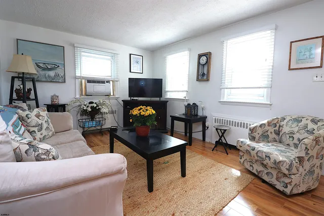$1,350 | 309 North Harding Avenue, Unit A, Margate City, NJ 08402