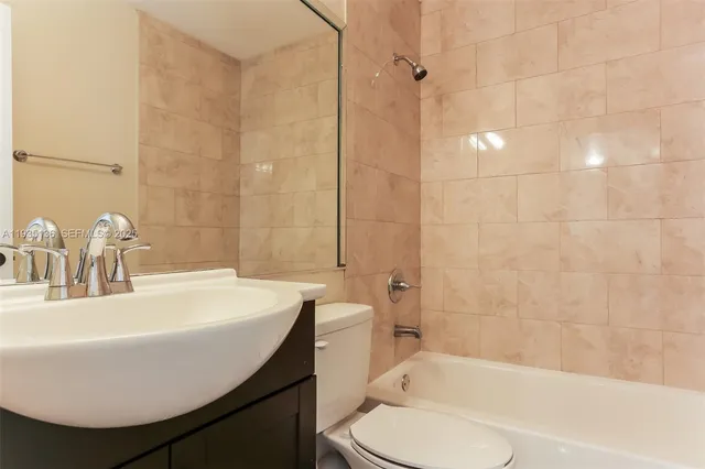 $3,200 | 7681 Northwest 181st Terrace, Hialeah, FL 33015