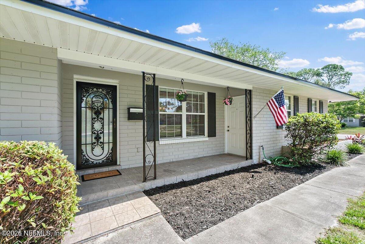 560 Mandalay Road Jacksonville, FL 32216 - Photo 3 of 27 02-Entry