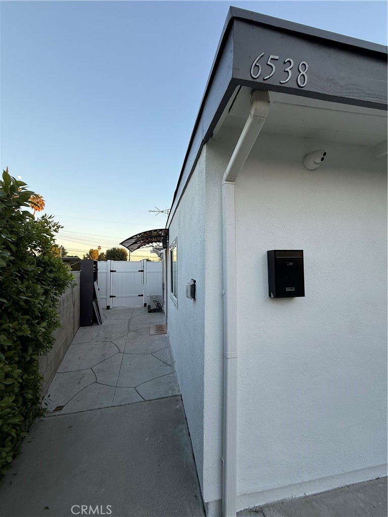 6538 Kelvin Avenue Winnetka, CA 91306 - Photo 3 of 20 a view of a car garage