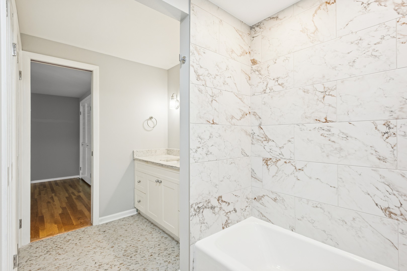2 Croyden On Duxbury Rolling Meadows, IL 60008 - Photo 13 of 24 a bathroom with a bathtub and shower