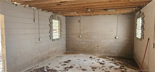 $99,900 | 3040 Highway 111, Elizabeth, IN 47117