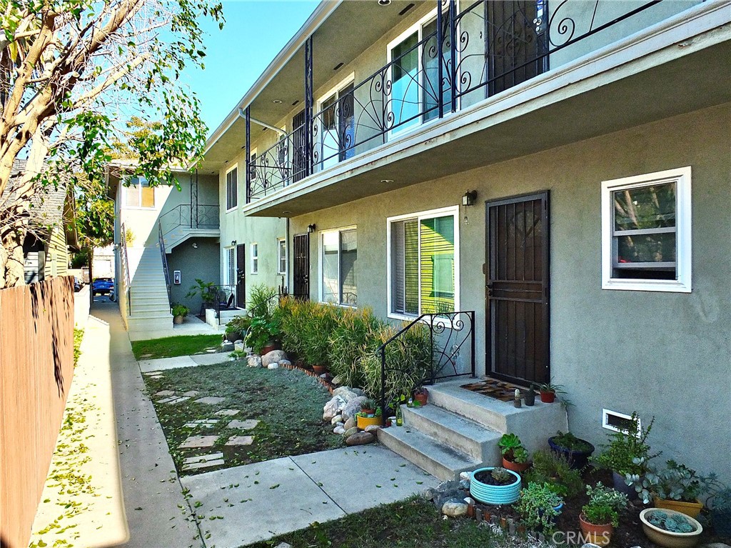 1808 East Appleton Street, Unit 7 Long Beach, CA 90802 - Photo 6 of 44 Quaint and quiet 12 unit condo building