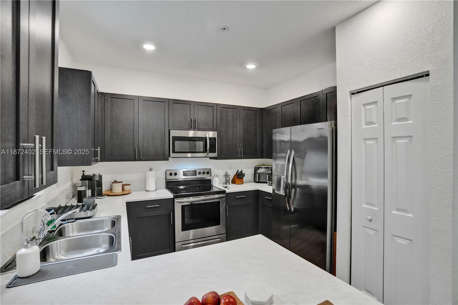 136 Southwest 185th Way Pembroke Pines, FL 33029 - Photo 11 of 48