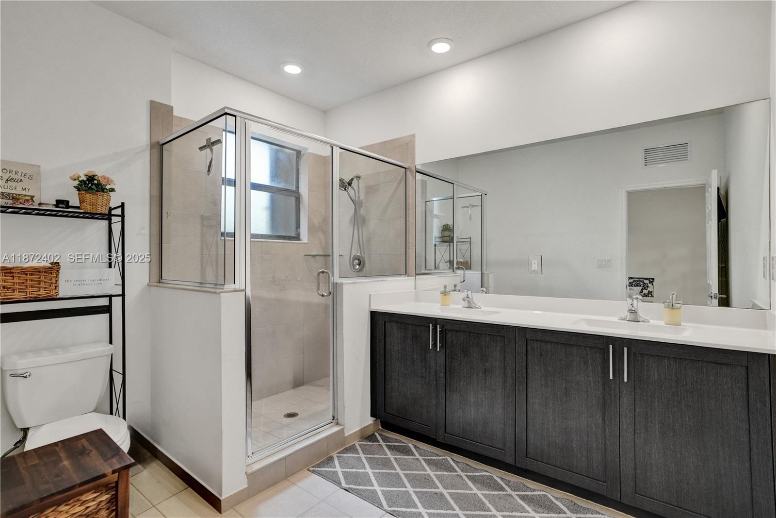 136 Southwest 185th Way Pembroke Pines, FL 33029 - Photo 26 of 48 Primary Ensuite Bathroom
