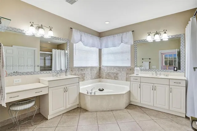 $1,100,000 | 19323 Southwest 55th Street, Miramar, FL 33029