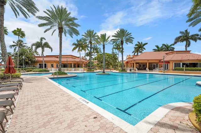 $1,100,000 | 19323 Southwest 55th Street, Miramar, FL 33029