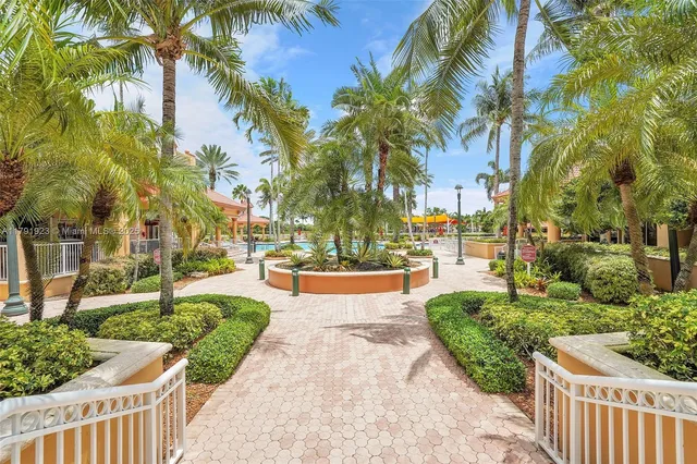 $1,100,000 | 19323 Southwest 55th Street, Miramar, FL 33029