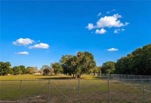 a view of a tennis court