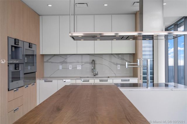 $5,750,000 | 15701 Collins Avenue, Unit 4205, Sunny Isles Beach, FL 33160