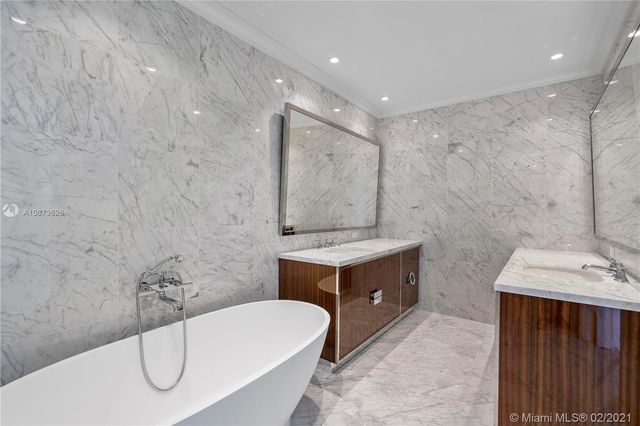 $5,750,000 | 15701 Collins Avenue, Unit 4205, Sunny Isles Beach, FL 33160