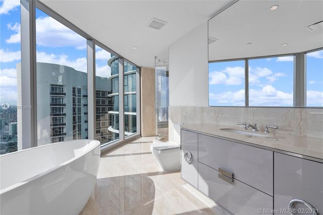$5,750,000 | 15701 Collins Avenue, Unit 4205, Sunny Isles Beach, FL 33160