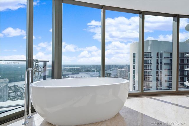 $5,750,000 | 15701 Collins Avenue, Unit 4205, Sunny Isles Beach, FL 33160