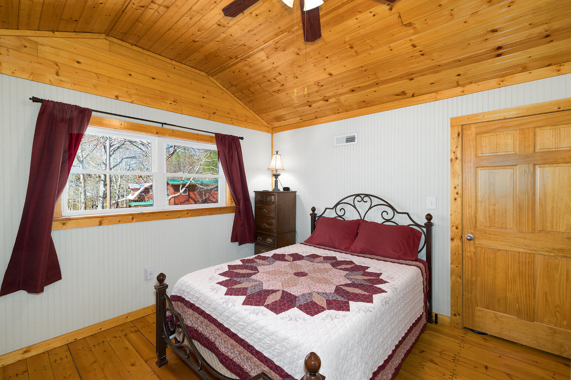 144 Fawn Circle Dunlap, TN 37327 - Photo 27 of 38 Well-sized guest room