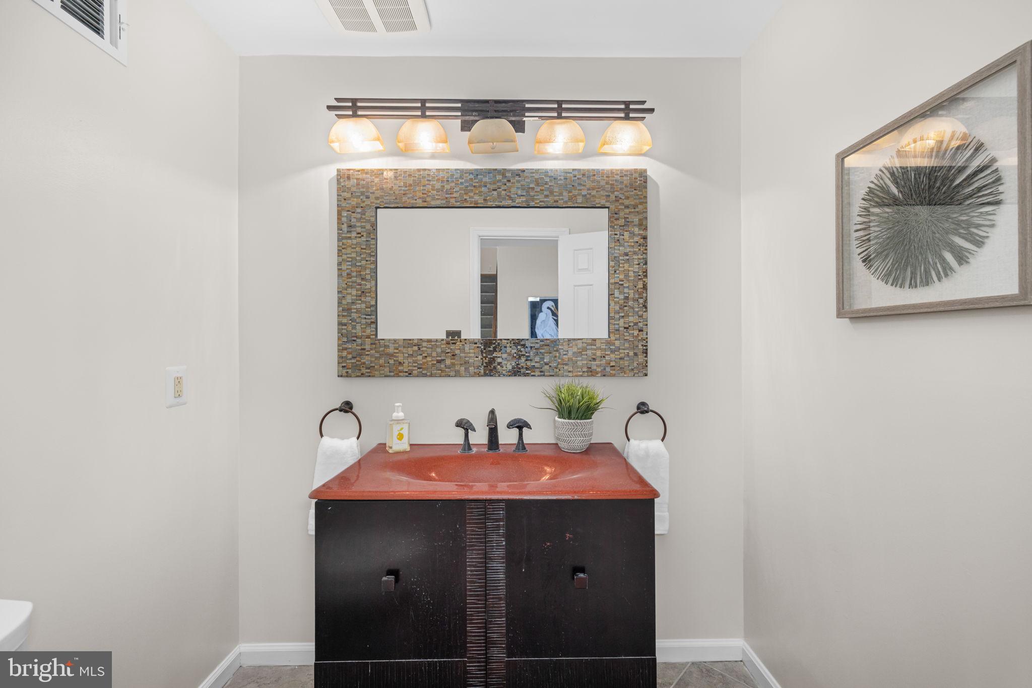 1446 Laurel Hill Road Vienna, VA 22182 - Photo 13 of 43 Powder Room