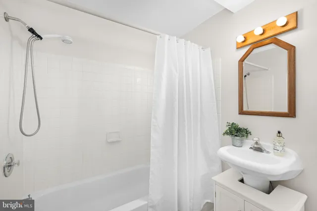 $1,298,750 | 1446 Laurel Hill Road, Vienna, VA 22182