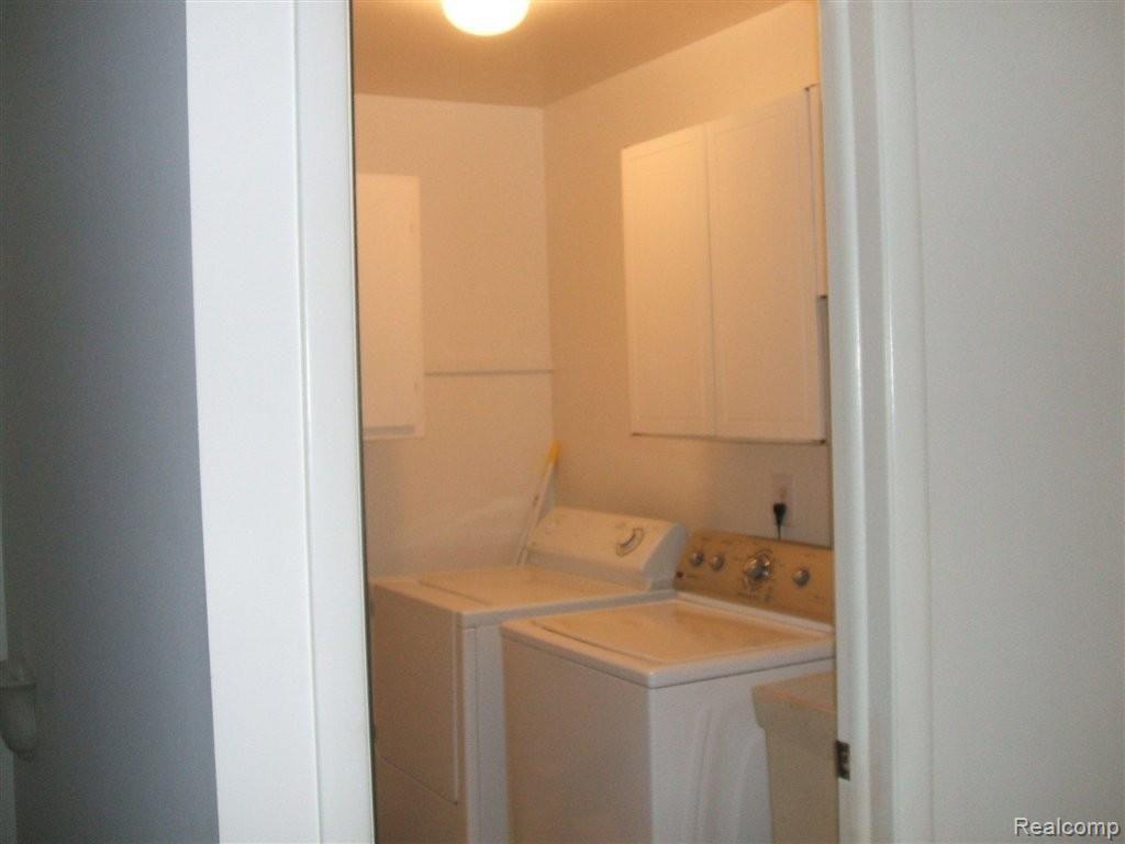1ST FLR LAUNDRY.JPG