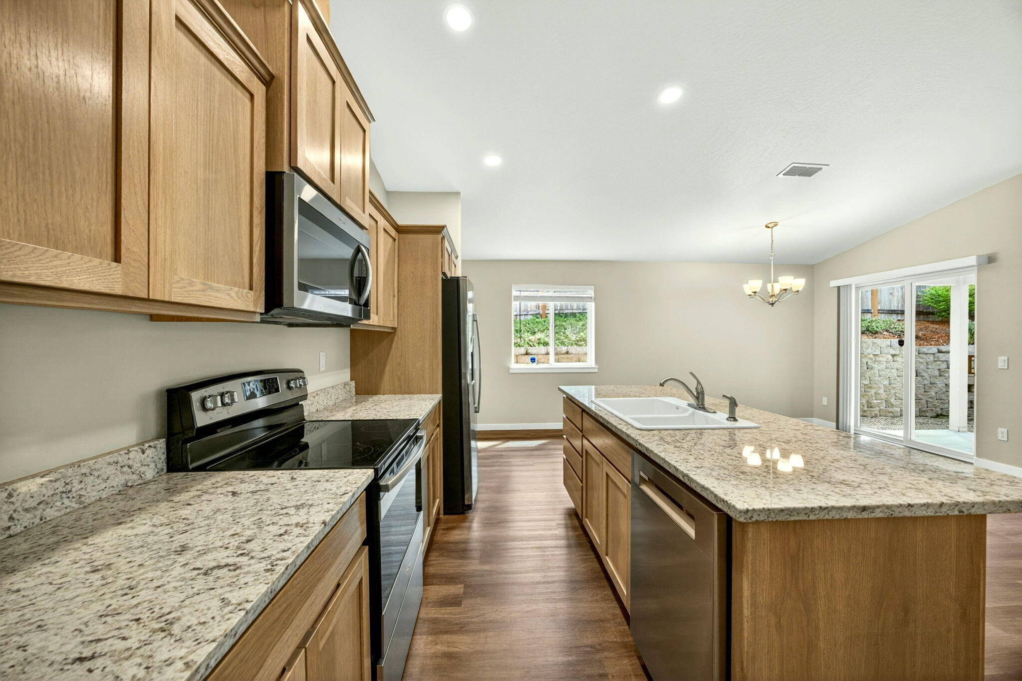 3001 Southwest University Road, Unit A & B Grants Pass, OR 97527 - Photo 4 of 38