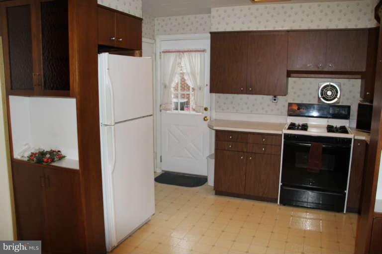 4227 Darleigh Road Baltimore, MD 21236 - Photo 5 of 14 Kitchen