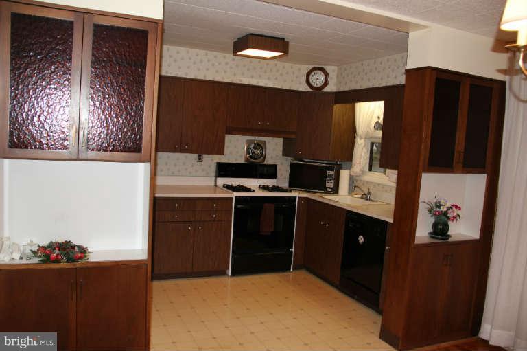 4227 Darleigh Road Baltimore, MD 21236 - Photo 6 of 14 Kitchen
