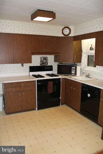 4227 Darleigh Road Baltimore, MD 21236 - Photo 8 of 14 Kitchen