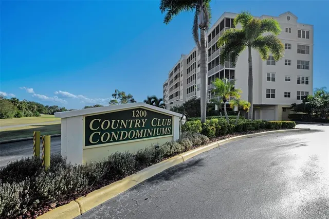 $349,000 | 1200 Country Club Drive, Unit 2205, Largo, FL 33771