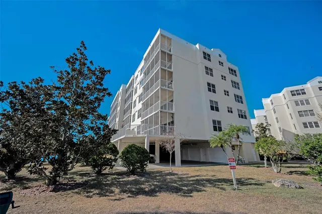 $349,000 | 1200 Country Club Drive, Unit 2205, Largo, FL 33771